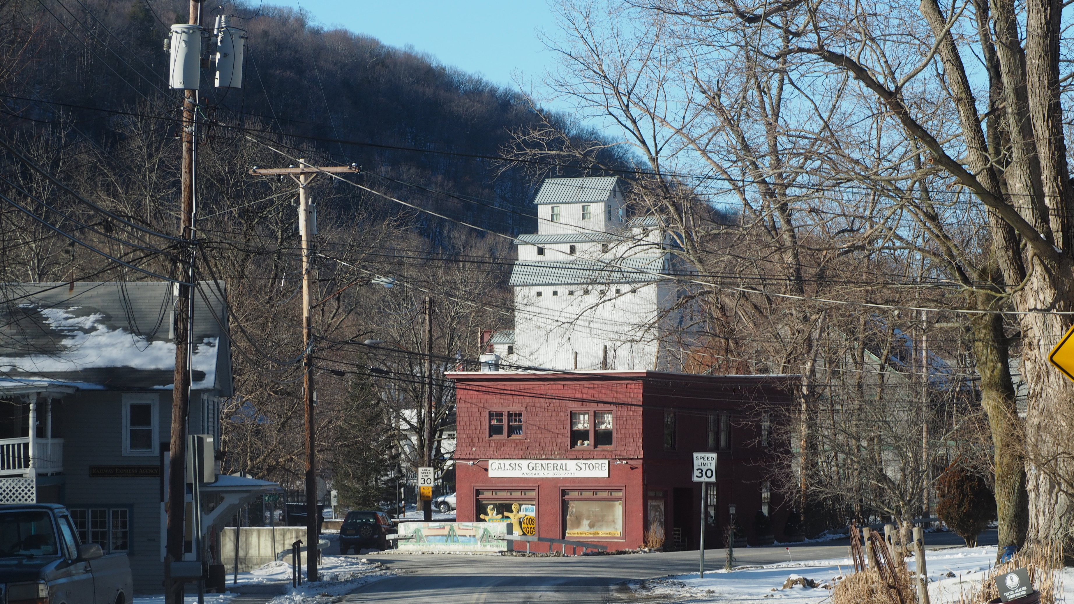 Calsi's Wassaic General Store exterior